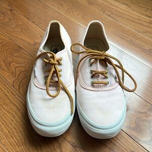 Vans pink sneaker with leather laces